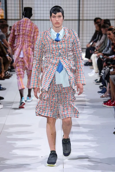 Look 10